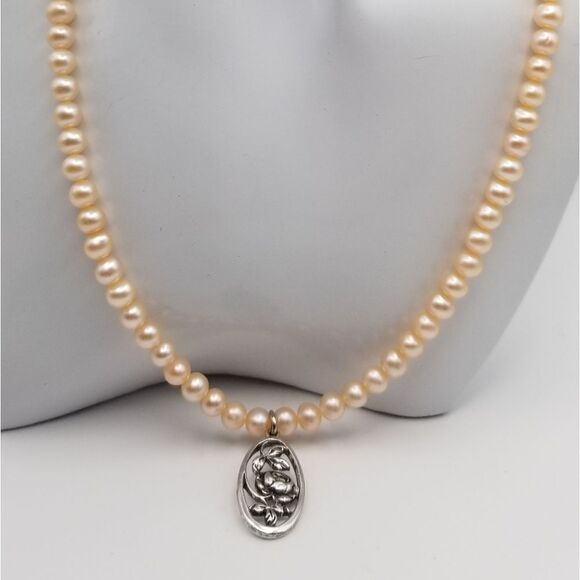 Estate Jewelry - Magnolia garden silver pearl beaded necklace tea time. N203